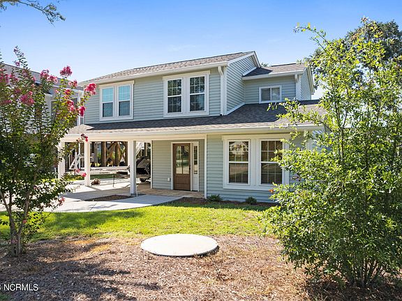 3rd image of 716 Shoreline Drive E
