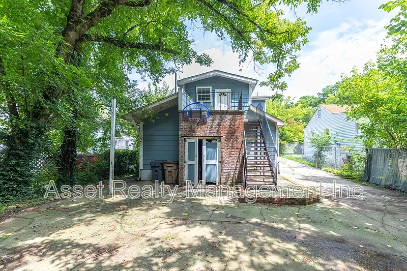 2 bed, 1.0 bath, $1,095 — Photo 3