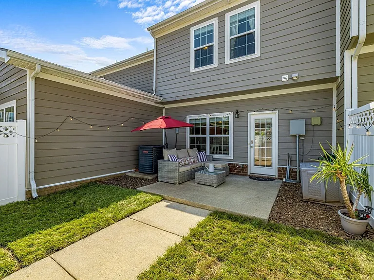 409 Oldbury Ln — Photo 3