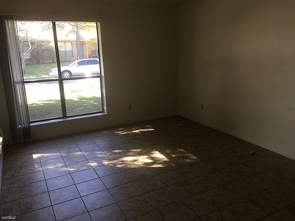 3rd image of 2512 Cypress Dr