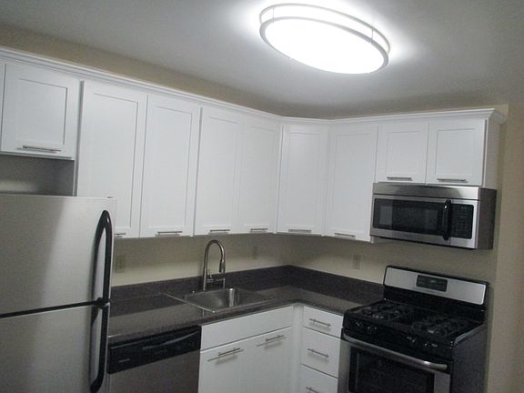 4th image of 16 Kensington Cir APT F