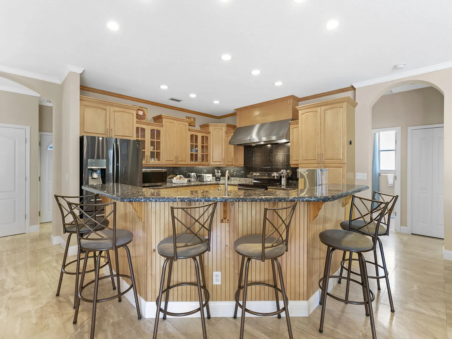 4 bed, $8,000 — Photo 4