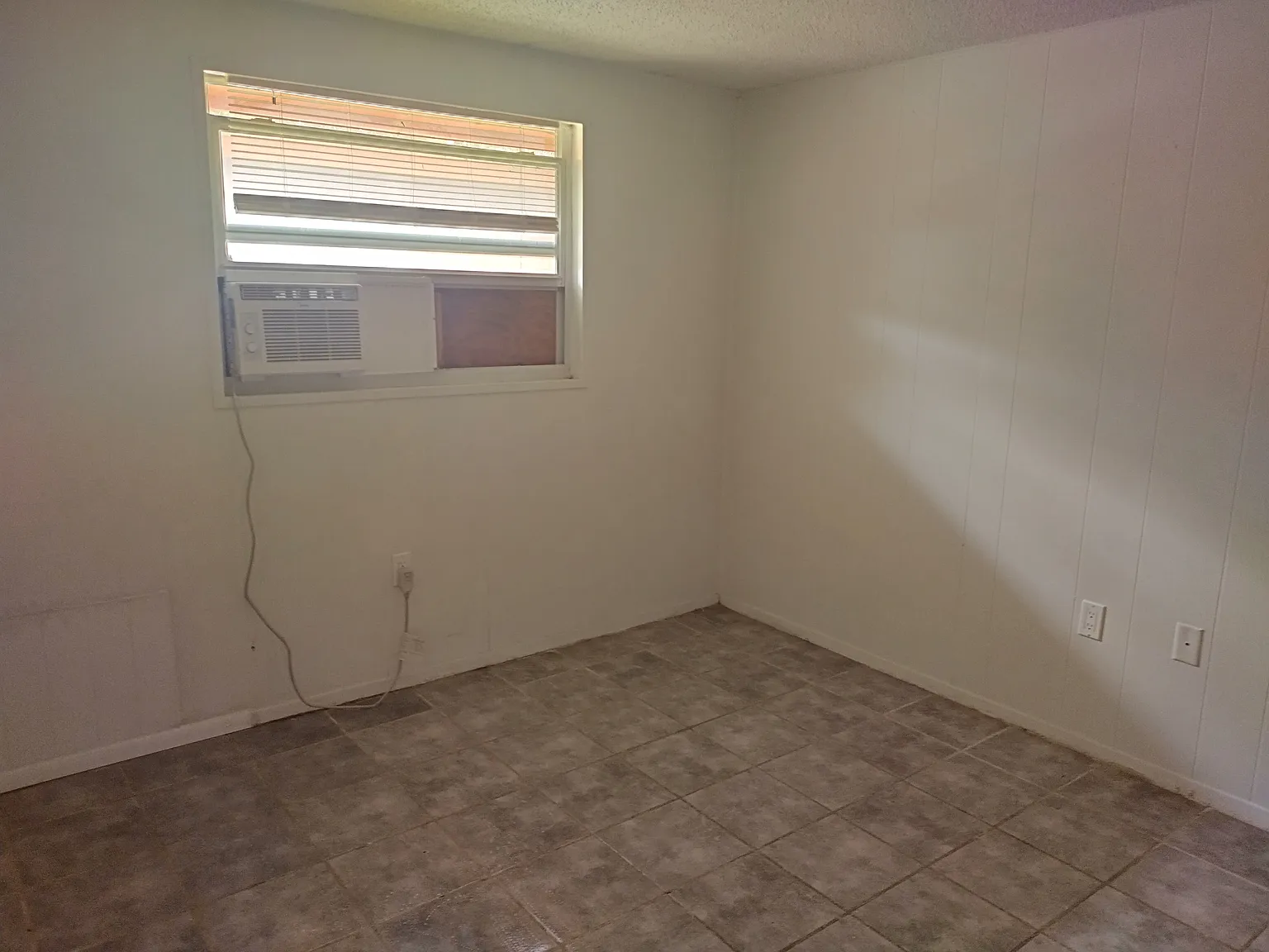 13605 Cecelia Ave — Photo 3