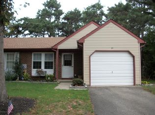 6 Greenwood Ln #B, Whiting, NJ 08759