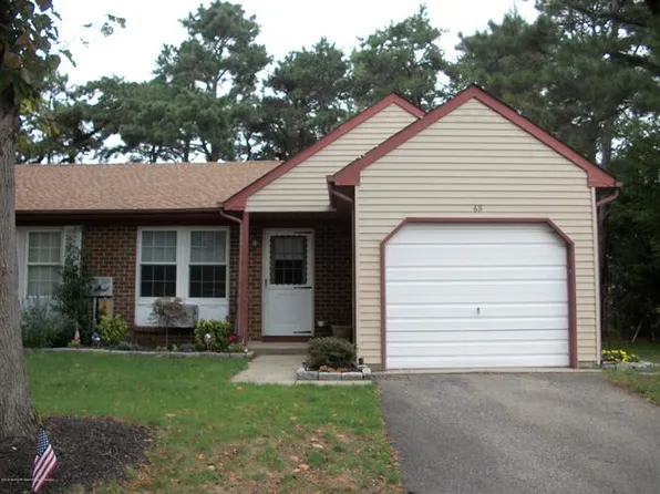6 Greenwood Ln #B, Whiting, NJ 08759