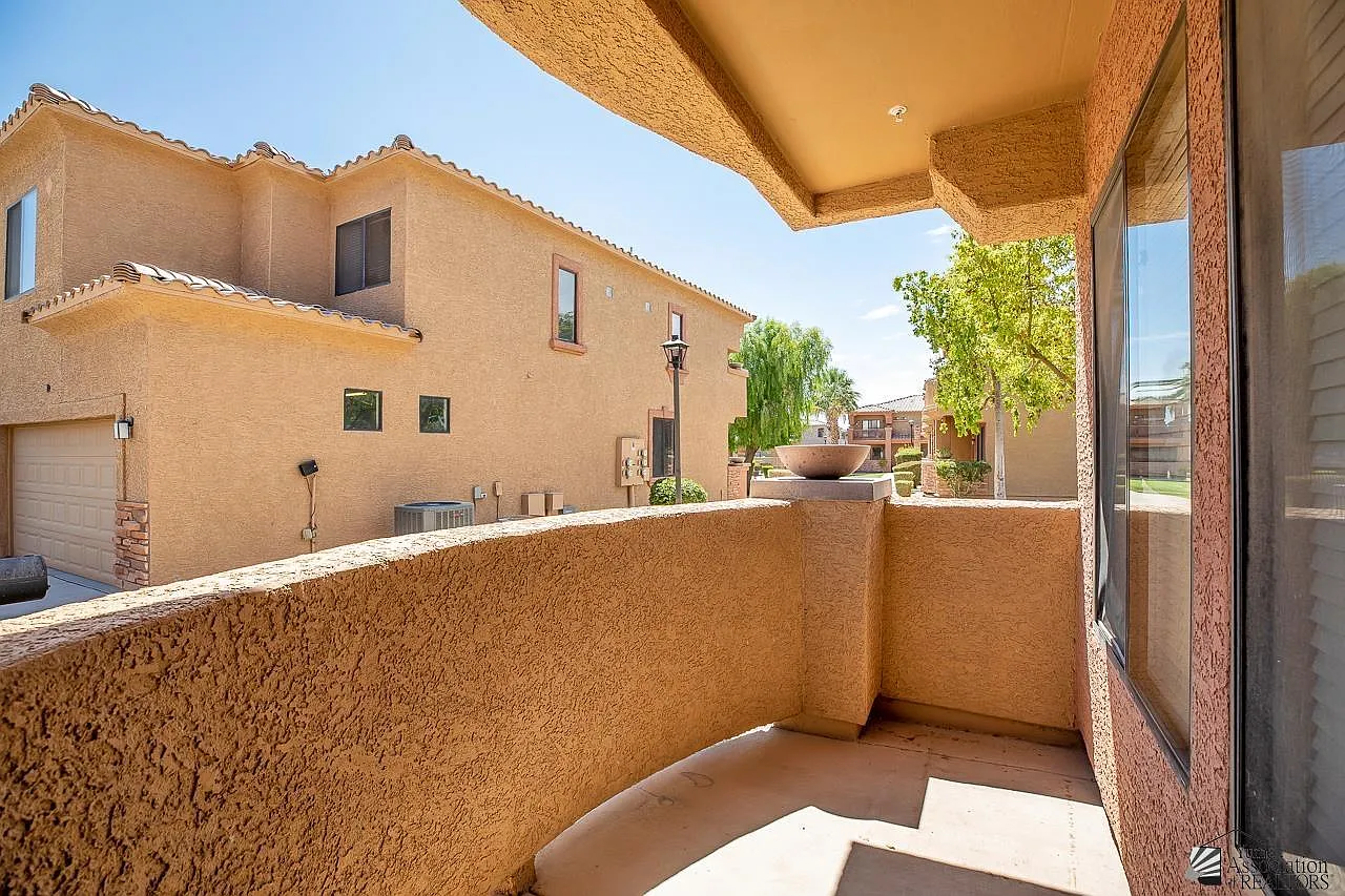3 bed, 2.5 bath, 1472 sqft, $1,550 — Photo 2