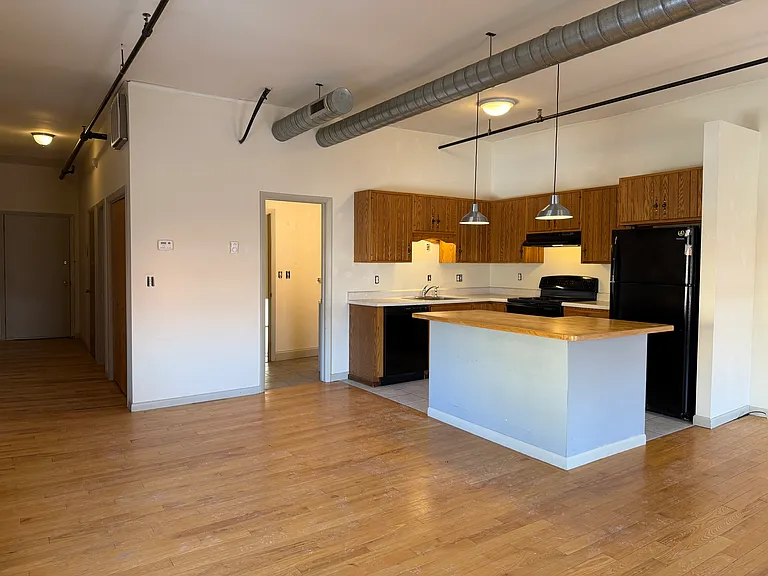 28 Ridge St #4 — Photo 2