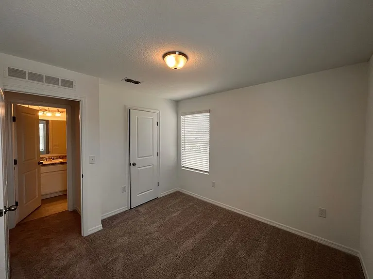1004 Appleton St — Photo 15