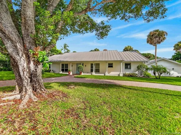 15 W High Point Rd, Sewalls Pt, FL 34996