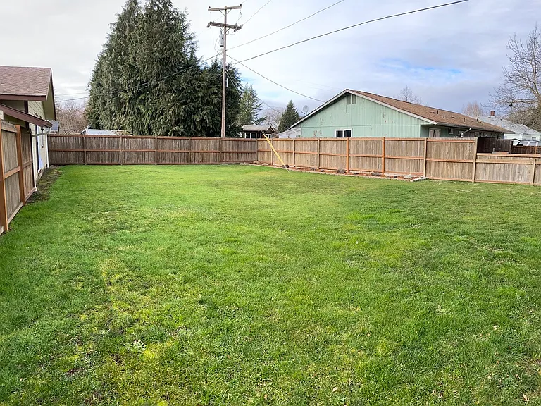 137-Nyssa Duplex — Photo 14