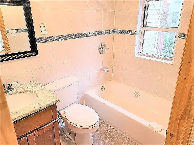 430 39th St #3 — Photo 10