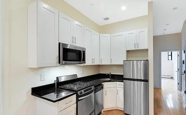 Rented by Evergreen Realty & Investments | media 18