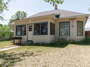 309 4th Ave SE, Beach, ND 58621