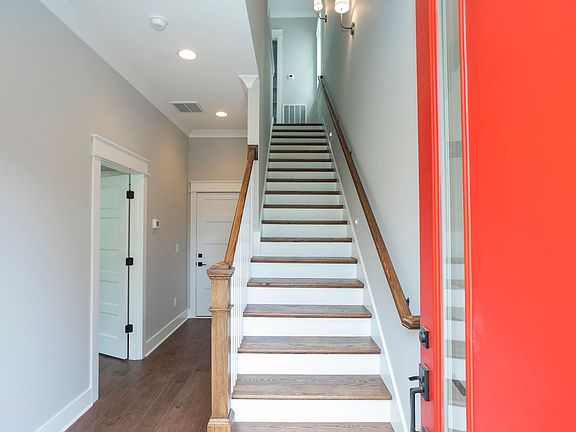 5th image of 123 Lucile St
