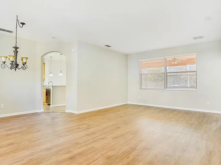 2920 Willow Creek Ln — Photo 18