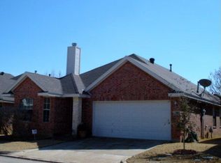 500 Horse Shoe Dr, Euless, TX 76039