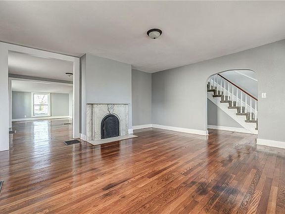 5th image of 214 Ottawa St