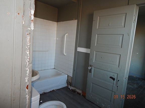 2nd image of 1410 W 4th St