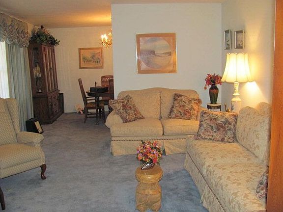 2nd image of 3252 Lakeside Dr