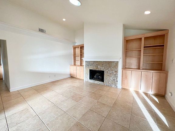 2nd image of 941 Mariposa Ln