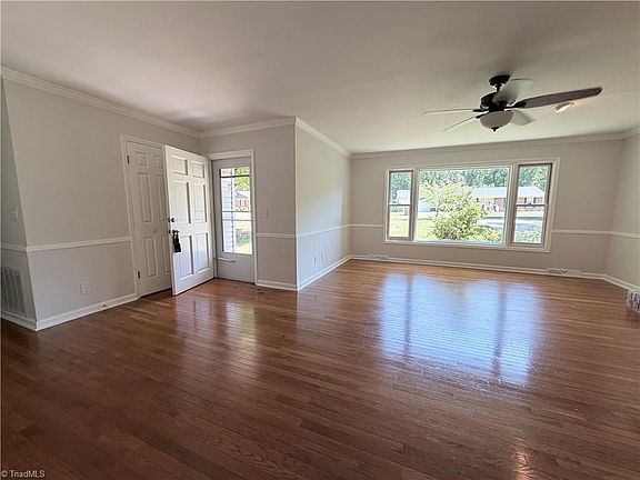 3rd image of 222 Pleasantview Dr