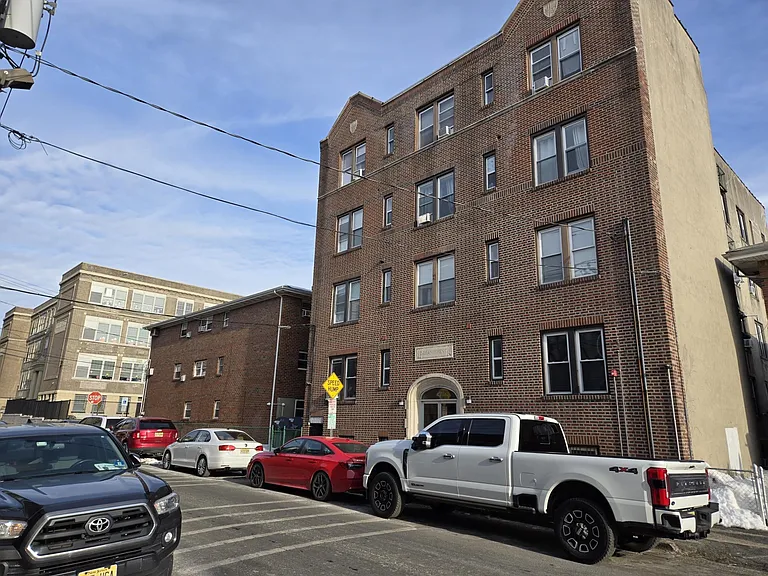 289 Day Ave #C4 — Photo 7