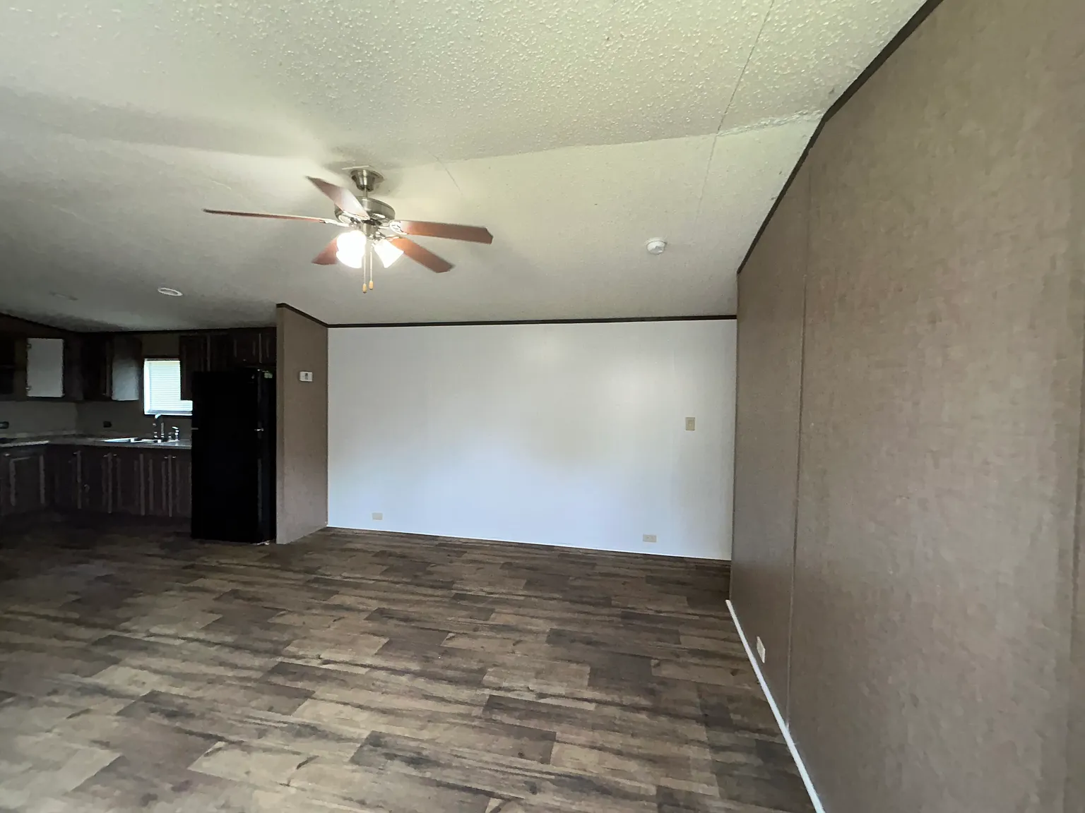 3 bed, 960 sqft, $875 — Photo 2