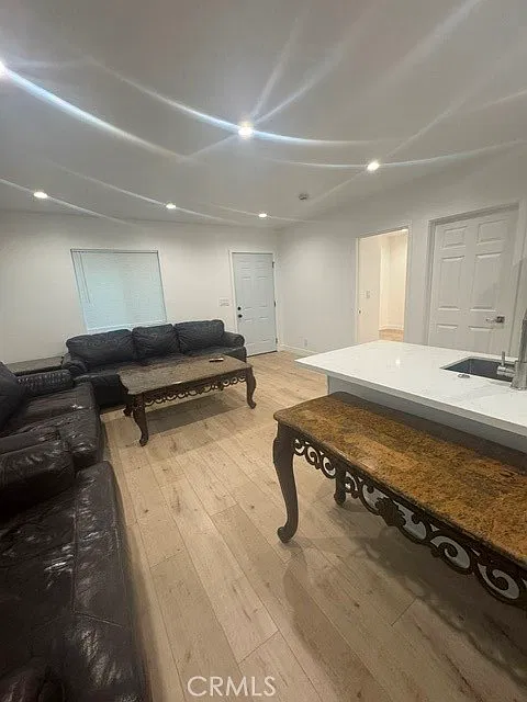 1 bed, 498 sqft, $2,200 — Photo 2