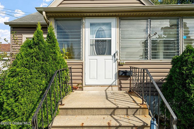 4th image of 2740 Edgewood Avenue