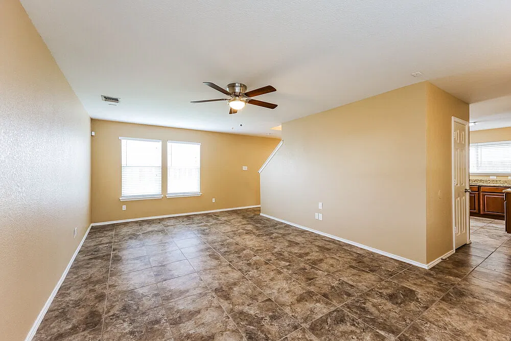 3 bed, 2.5 bath, 1644 sqft, $1,980 — Photo 4