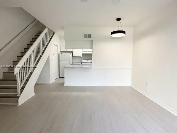 18316 NW 68th Ave APT I, Hialeah, FL 33015