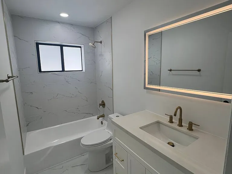 1530 SW 21st St #1 — Photo 6