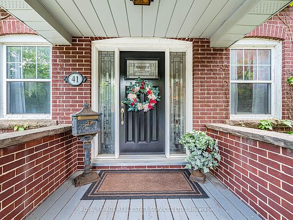 4th image of 41 Wellington St W