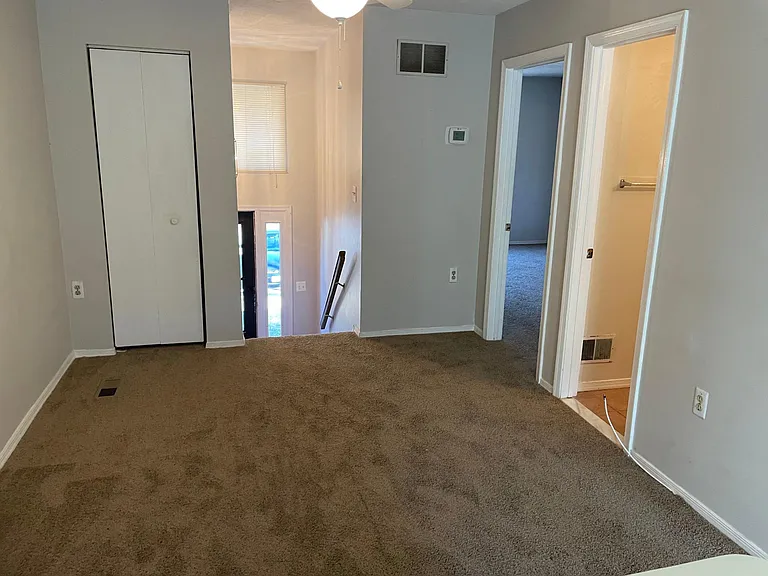 527 Greenblades Ct — Photo 6