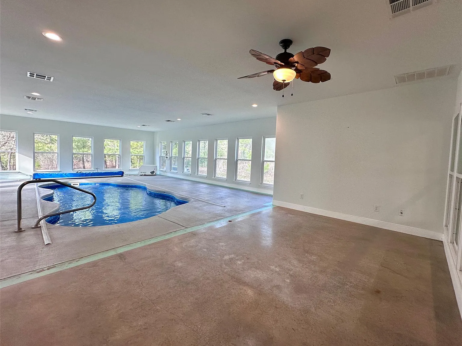 3 bed, 2.0 bath, 2633 sqft, $2,750 — Photo 1