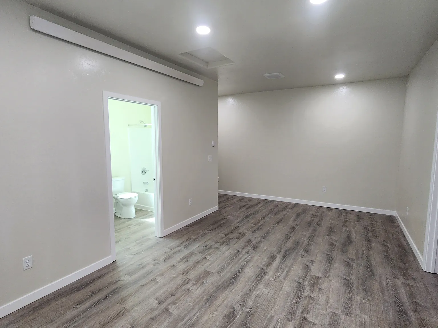 2 bed, 850 sqft, $1,600 — Photo 4