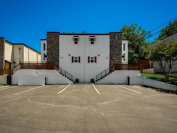 2nd image of 2205 Park Hill Dr