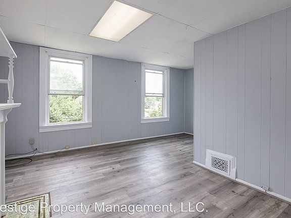 3rd image of 2415 W Clifton Ave #2