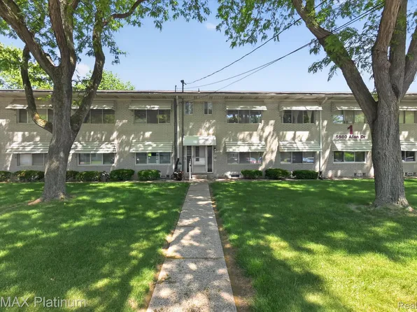 5980 Alan Dr APT 8, Brighton, MI 48116