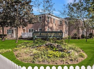 226-33 Kingsbury Ave #A, Bayside, NY 11364