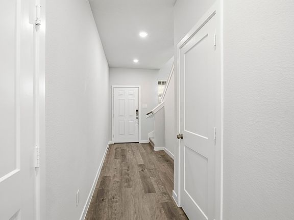 4th image of 302 Amy St