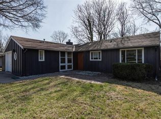 7645 Colonial Dr, Prairie Village, KS 66208