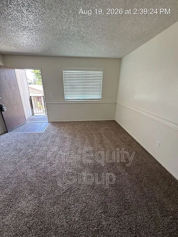 2 bed, 1.0 bath, $1,050 — Photo 3
