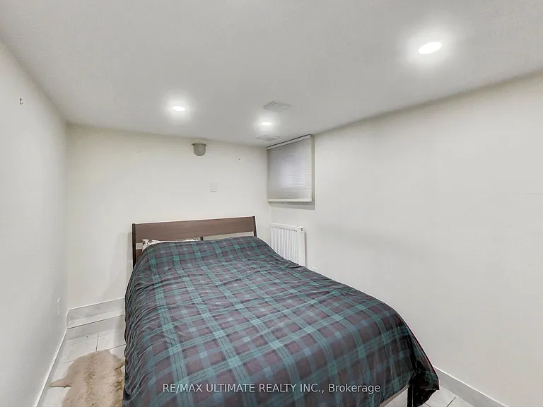 1652 Dufferin St #B — Photo 13