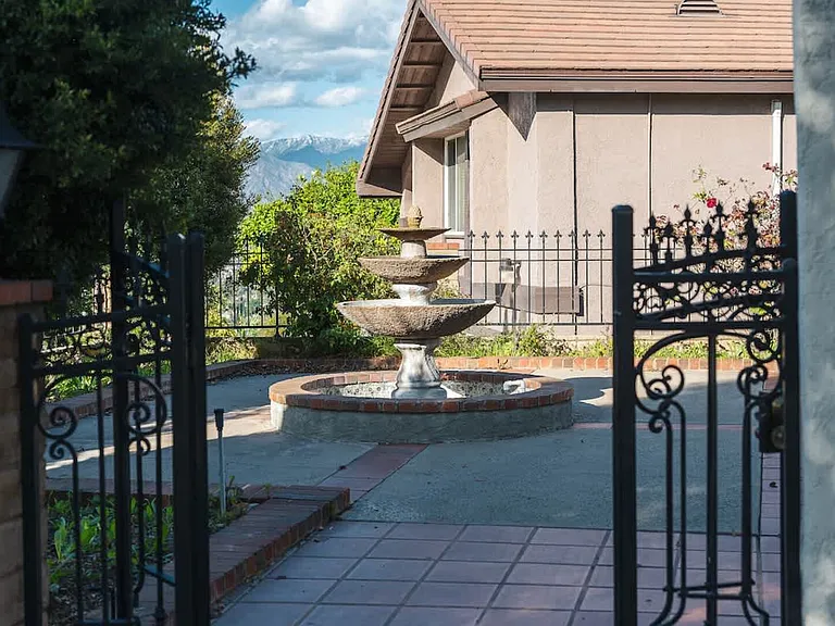 Crest Vista Dr — Photo 36