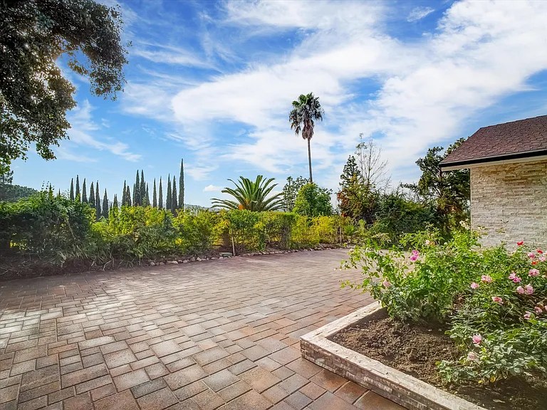 4732 Del Moreno Dr — Photo 88