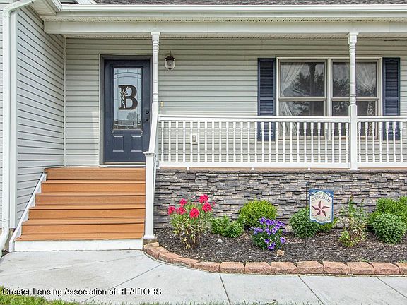 2nd image of 4764 Sunset Dr