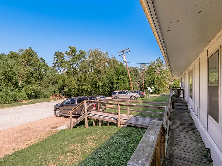 626 University Ave — Photo 20
