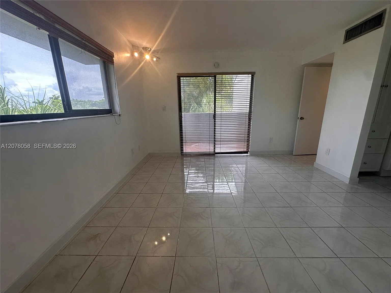 2 bed, 1152 sqft, $2,375 — Photo 4