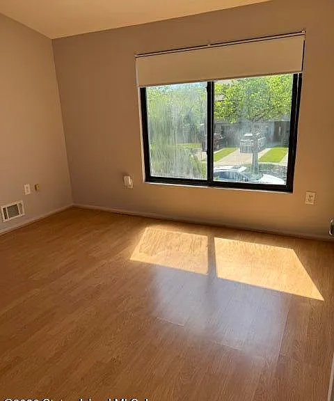 891 Patterson Ave — Photo 8